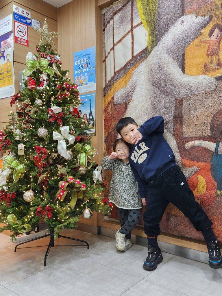 현우현서남매, 밀고, 뺏고, 따라 하고,땅기고, 길들이며 사랑하고.